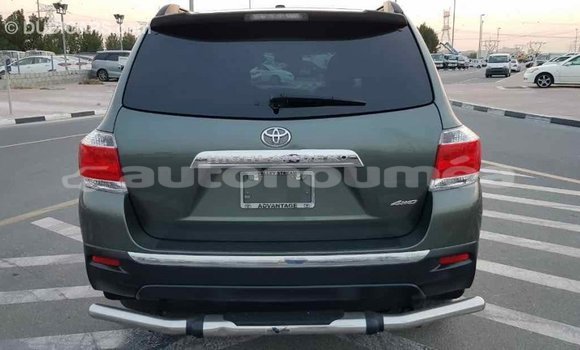 Acheter Import Voiture Toyota Highlander Vert à Import - Dubai, Iles Acheter Import Voiture Toyota Highlander Vert à Import - Dubai, Iles