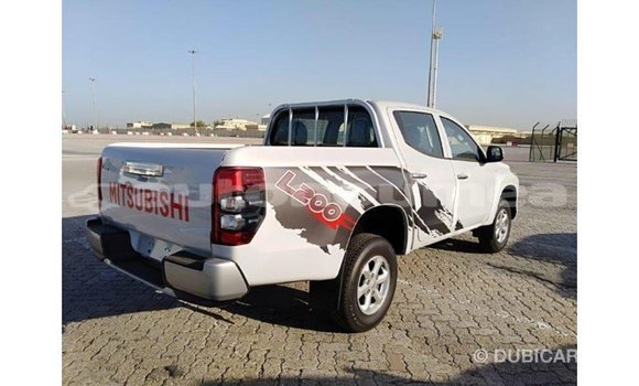 Acheter Import Voiture Mitsubishi L200 Blanc à Import - Dubai, Iles Acheter Import Voiture Mitsubishi L200 Blanc à Import - Dubai, Iles