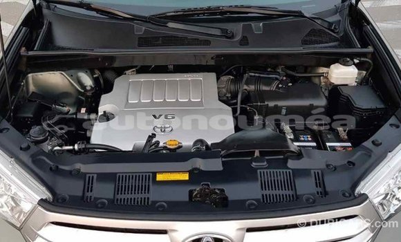 Acheter Import Voiture Toyota Highlander Vert à Import - Dubai, Iles Acheter Import Voiture Toyota Highlander Vert à Import - Dubai, Iles