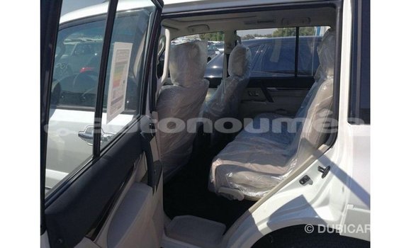 Acheter Import Voiture Mitsubishi Pajero Blanc à Import - Dubai, Iles Acheter Import Voiture Mitsubishi Pajero Blanc à Import - Dubai, Iles