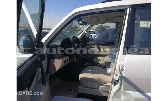 Acheter Import Voiture Mitsubishi Pajero Blanc à Import - Dubai, Iles Acheter Import Voiture Mitsubishi Pajero Blanc à Import - Dubai, Iles