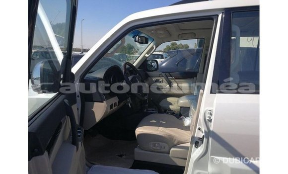 Acheter Import Voiture Mitsubishi Pajero Blanc à Import - Dubai, Iles Acheter Import Voiture Mitsubishi Pajero Blanc à Import - Dubai, Iles