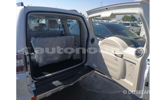 Acheter Import Voiture Mitsubishi Pajero Blanc à Import - Dubai, Iles Acheter Import Voiture Mitsubishi Pajero Blanc à Import - Dubai, Iles