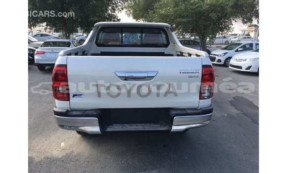 Acheter Import Voiture Toyota Hilux Blanc à Import - Dubai, Iles Acheter Import Voiture Toyota Hilux Blanc à Import - Dubai, Iles