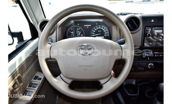 Acheter Import Voiture Toyota Land Cruiser Blanc à Import - Dubai, Iles Acheter Import Voiture Toyota Land Cruiser Blanc à Import - Dubai, Iles