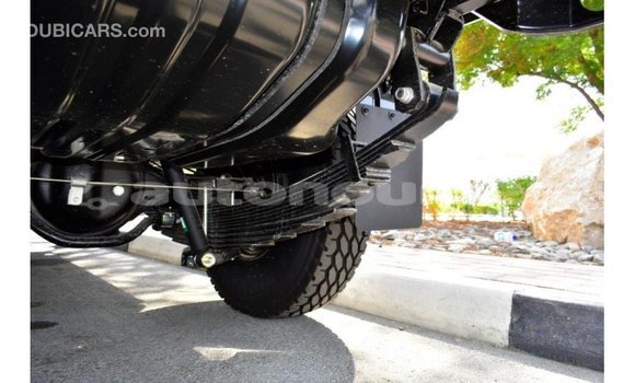 Acheter Import Voiture Toyota Land Cruiser Blanc à Import - Dubai, Iles Acheter Import Voiture Toyota Land Cruiser Blanc à Import - Dubai, Iles