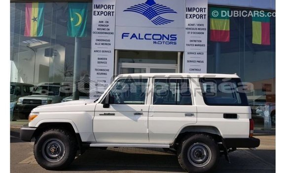 Buy Import Toyota Land Cruiser White Car in Import - Dubai in Iles Buy Import Toyota Land Cruiser White Car in Import - Dubai in Iles