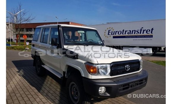 Buy Import Toyota Land Cruiser White Car in Import - Dubai in Iles Buy Import Toyota Land Cruiser White Car in Import - Dubai in Iles