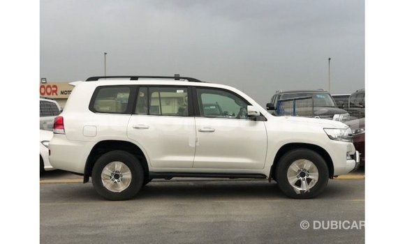 Acheter Import Voiture Toyota Land Cruiser Blanc à Import - Dubai, Iles Acheter Import Voiture Toyota Land Cruiser Blanc à Import - Dubai, Iles
