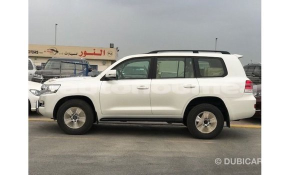 Acheter Import Voiture Toyota Land Cruiser Blanc à Import - Dubai, Iles Acheter Import Voiture Toyota Land Cruiser Blanc à Import - Dubai, Iles