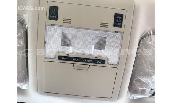 Acheter Import Voiture Toyota Land Cruiser Blanc à Import - Dubai, Iles Acheter Import Voiture Toyota Land Cruiser Blanc à Import - Dubai, Iles