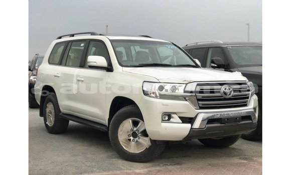 Acheter Import Voiture Toyota Land Cruiser Blanc à Import - Dubai, Iles Acheter Import Voiture Toyota Land Cruiser Blanc à Import - Dubai, Iles