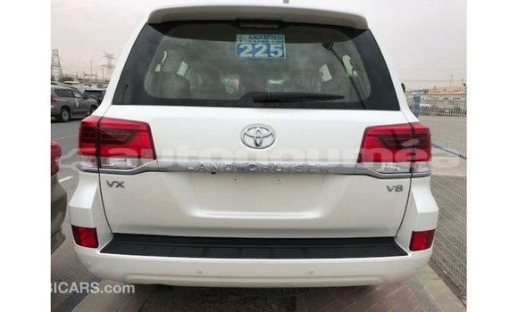 Acheter Import Voiture Toyota Land Cruiser Blanc à Import - Dubai, Iles Acheter Import Voiture Toyota Land Cruiser Blanc à Import - Dubai, Iles