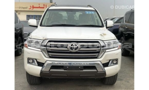 Acheter Import Voiture Toyota Land Cruiser Blanc à Import - Dubai, Iles Acheter Import Voiture Toyota Land Cruiser Blanc à Import - Dubai, Iles
