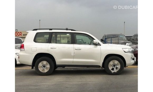 Acheter Import Voiture Toyota Land Cruiser Blanc à Import - Dubai, Iles Acheter Import Voiture Toyota Land Cruiser Blanc à Import - Dubai, Iles