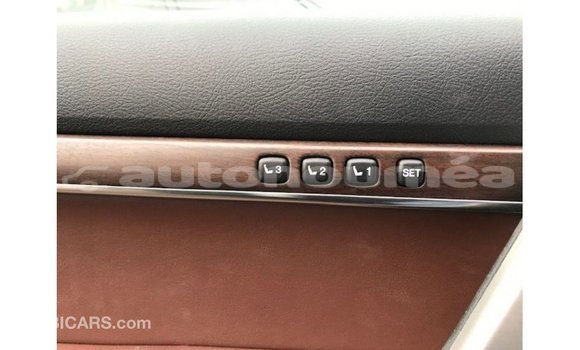 Acheter Import Voiture Toyota Land Cruiser Noir à Import - Dubai, Iles Acheter Import Voiture Toyota Land Cruiser Noir à Import - Dubai, Iles