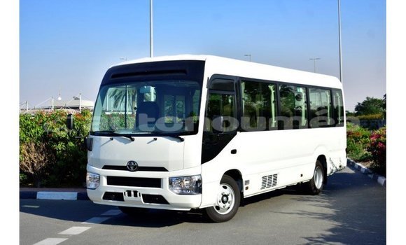 Acheter Import Voiture Toyota Coaster Blanc à Import - Dubai, Iles Acheter Import Voiture Toyota Coaster Blanc à Import - Dubai, Iles