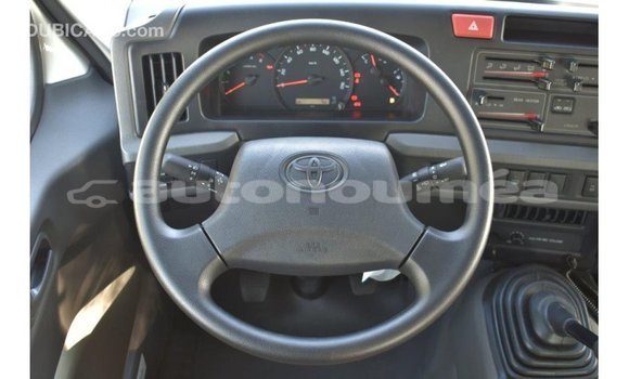 Acheter Import Voiture Toyota Coaster Blanc à Import - Dubai, Iles Acheter Import Voiture Toyota Coaster Blanc à Import - Dubai, Iles