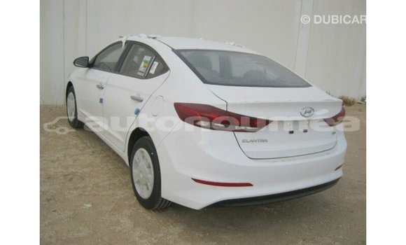 Acheter Import Voiture Hyundai Elantra Blanc à Import - Dubai, Iles Acheter Import Voiture Hyundai Elantra Blanc à Import - Dubai, Iles