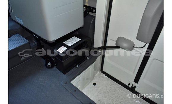 Acheter Import Voiture Toyota Coaster Blanc à Import - Dubai, Iles Acheter Import Voiture Toyota Coaster Blanc à Import - Dubai, Iles