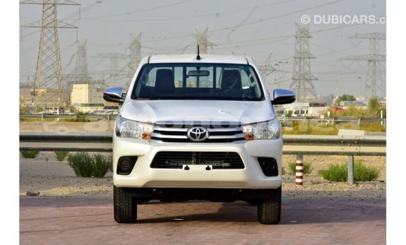 Acheter Import Voiture Toyota Hilux Blanc à Import - Dubai, Iles Acheter Import Voiture Toyota Hilux Blanc à Import - Dubai, Iles