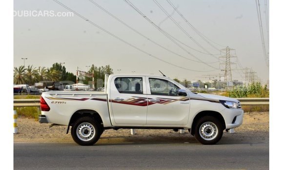 Acheter Import Voiture Toyota Hilux Blanc à Import - Dubai, Iles Acheter Import Voiture Toyota Hilux Blanc à Import - Dubai, Iles