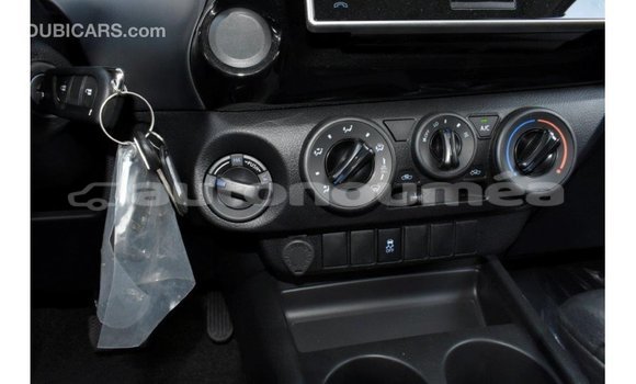 Acheter Import Voiture Toyota Hilux Blanc à Import - Dubai, Iles Acheter Import Voiture Toyota Hilux Blanc à Import - Dubai, Iles