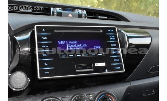 Acheter Import Voiture Toyota Hilux Blanc à Import - Dubai, Iles Acheter Import Voiture Toyota Hilux Blanc à Import - Dubai, Iles