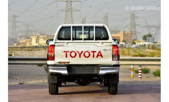 Acheter Import Voiture Toyota Hilux Blanc à Import - Dubai, Iles Acheter Import Voiture Toyota Hilux Blanc à Import - Dubai, Iles