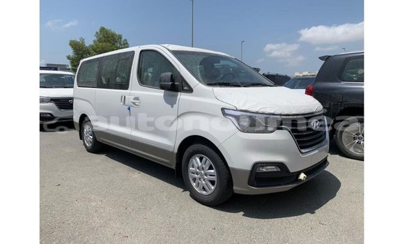 Acheter Import Voiture Hyundai Accent Blanc à Import - Dubai, Iles Acheter Import Voiture Hyundai Accent Blanc à Import - Dubai, Iles