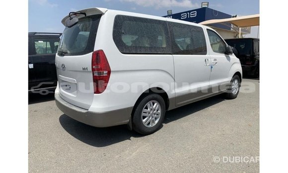 Acheter Import Voiture Hyundai Accent Blanc à Import - Dubai, Iles Acheter Import Voiture Hyundai Accent Blanc à Import - Dubai, Iles