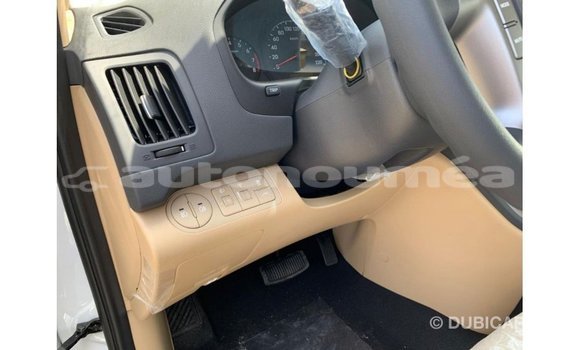 Acheter Import Voiture Hyundai Accent Blanc à Import - Dubai, Iles Acheter Import Voiture Hyundai Accent Blanc à Import - Dubai, Iles