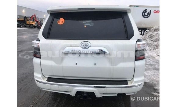 Acheter Import Utilitaire Toyota HiAce Blanc à Import - Dubai, Iles Acheter Import Utilitaire Toyota HiAce Blanc à Import - Dubai, Iles