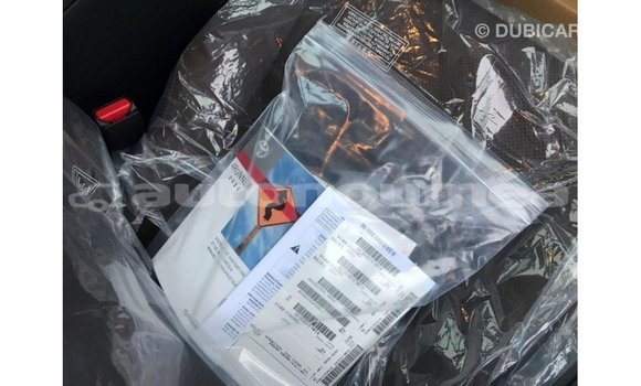 Acheter Import Utilitaire Toyota HiAce Blanc à Import - Dubai, Iles Acheter Import Utilitaire Toyota HiAce Blanc à Import - Dubai, Iles