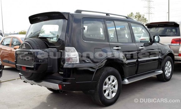 Acheter Import Voiture Mitsubishi Pajero Noir à Import - Dubai, Iles Acheter Import Voiture Mitsubishi Pajero Noir à Import - Dubai, Iles