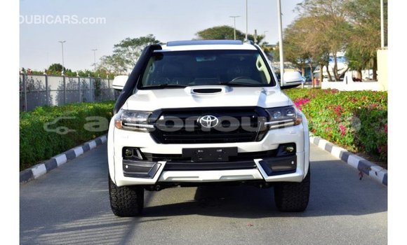 Acheter Import Voiture Toyota Land Cruiser Blanc à Import - Dubai, Iles Acheter Import Voiture Toyota Land Cruiser Blanc à Import - Dubai, Iles