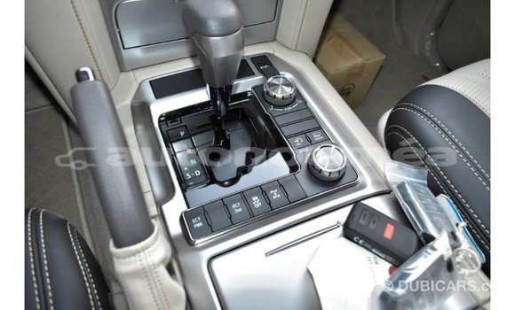 Acheter Import Voiture Toyota Land Cruiser Blanc à Import - Dubai, Iles Acheter Import Voiture Toyota Land Cruiser Blanc à Import - Dubai, Iles