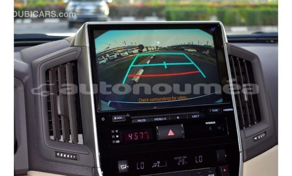 Acheter Import Voiture Toyota Land Cruiser Blanc à Import - Dubai, Iles Acheter Import Voiture Toyota Land Cruiser Blanc à Import - Dubai, Iles