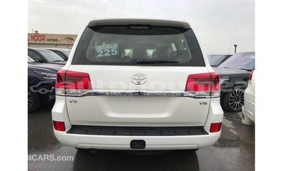 Acheter Import Voiture Toyota Land Cruiser Blanc à Import - Dubai, Iles Acheter Import Voiture Toyota Land Cruiser Blanc à Import - Dubai, Iles