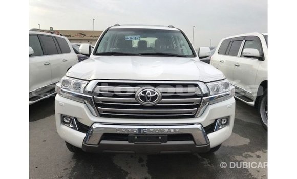 Acheter Import Voiture Toyota Land Cruiser Blanc à Import - Dubai, Iles Acheter Import Voiture Toyota Land Cruiser Blanc à Import - Dubai, Iles