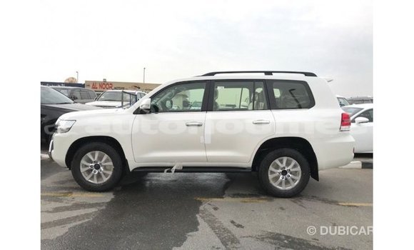 Acheter Import Voiture Toyota Land Cruiser Blanc à Import - Dubai, Iles Acheter Import Voiture Toyota Land Cruiser Blanc à Import - Dubai, Iles