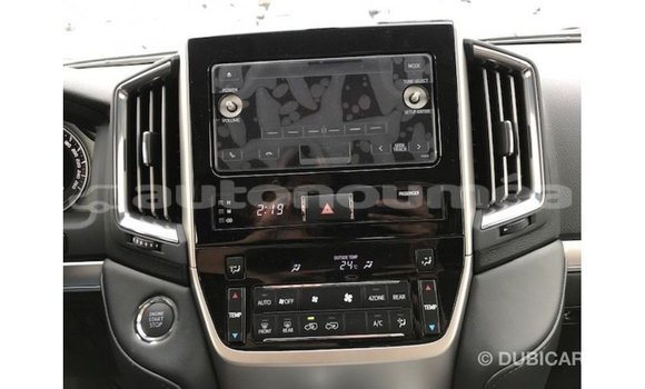 Acheter Import Voiture Toyota Land Cruiser Blanc à Import - Dubai, Iles Acheter Import Voiture Toyota Land Cruiser Blanc à Import - Dubai, Iles