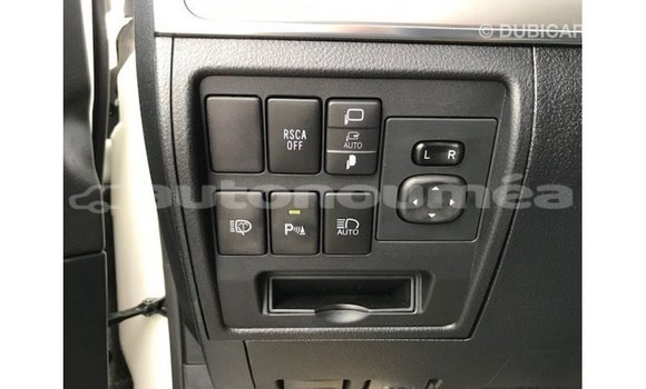 Acheter Import Voiture Toyota Land Cruiser Blanc à Import - Dubai, Iles Acheter Import Voiture Toyota Land Cruiser Blanc à Import - Dubai, Iles