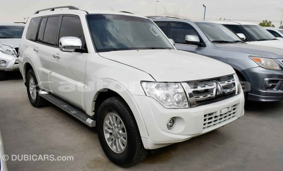 Acheter Import Voiture Mitsubishi Pajero Blanc à Import - Dubai, Iles Acheter Import Voiture Mitsubishi Pajero Blanc à Import - Dubai, Iles