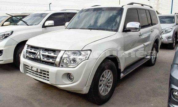 Acheter Import Voiture Mitsubishi Pajero Blanc à Import - Dubai, Iles Acheter Import Voiture Mitsubishi Pajero Blanc à Import - Dubai, Iles