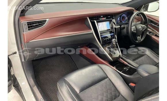 Acheter Import Voiture Toyota Harrier Blanc à Import - Dubai, Iles Acheter Import Voiture Toyota Harrier Blanc à Import - Dubai, Iles