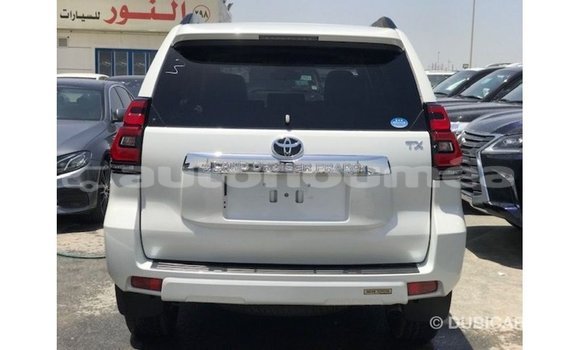 Acheter Import Voiture Toyota Prado Blanc à Import - Dubai, Iles Acheter Import Voiture Toyota Prado Blanc à Import - Dubai, Iles