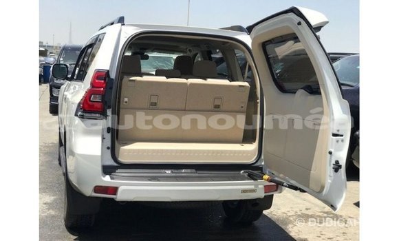 Acheter Import Voiture Toyota Prado Blanc à Import - Dubai, Iles Acheter Import Voiture Toyota Prado Blanc à Import - Dubai, Iles