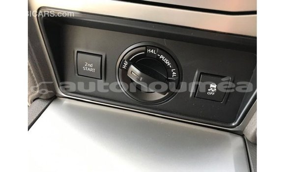 Acheter Import Voiture Toyota Prado Blanc à Import - Dubai, Iles Acheter Import Voiture Toyota Prado Blanc à Import - Dubai, Iles