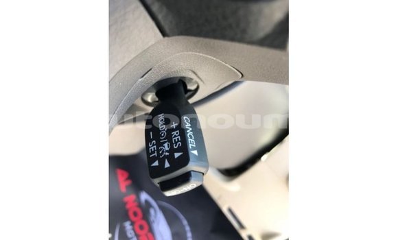 Acheter Import Voiture Toyota Prado Blanc à Import - Dubai, Iles Acheter Import Voiture Toyota Prado Blanc à Import - Dubai, Iles